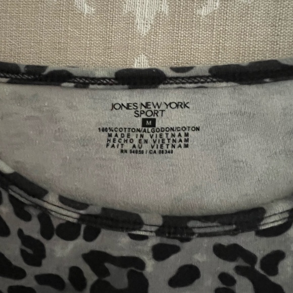 Jones New York Sport Animal Print Long Sleeve Pullover Shirt Size M - Picture 7 of 9